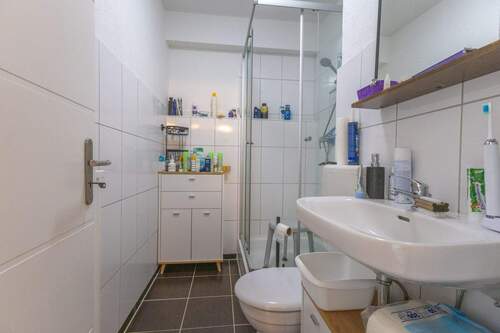 Badezimmer mit Dusche - 