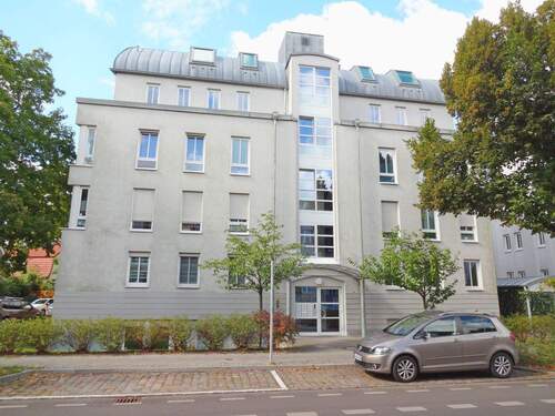 Friedrich-Engels-Straße - Renovierungsbedürftige Komfortwohnung mit Terrasse, Tiefgaragenplatz sowie GemeinschaftsschwimmbadSauna