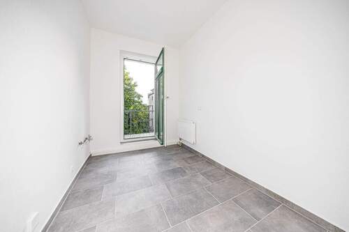 Küche mit Balkonzugang - 