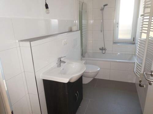 Wannenbad mit Fenster - 