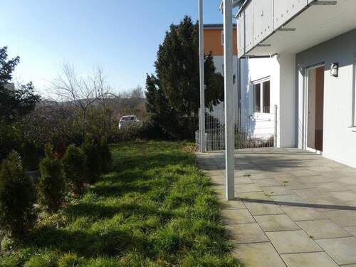 Terrasse+kleiner Gartenanteil - 