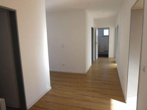 Flur - 4 Zimmer Etagenwohnung in Baiersdorf