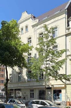 Hausansicht - 1 Zimmer Mehrfamilienhaus, Wohnhaus zum Kaufen in Köln