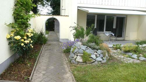 Terrasse und Durchgang zum hin - ++KLEINES JUWEL++OHNE MAKLER++SOFORT BEZIEHBAR++
