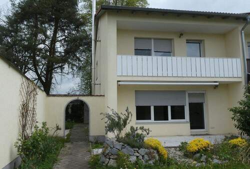 Staßen Ansicht - 4 Zimmer Doppelhaushälfte zum Kaufen in Mettenheim