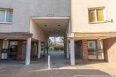 Durchgang zur Wohnanlage - 