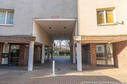 Durchgang zur Wohnanlage - 