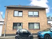 Hausansicht Vorderseite - 7 Zimmer Mehrfamilienhaus, Wohnhaus zum Kaufen in Neuss