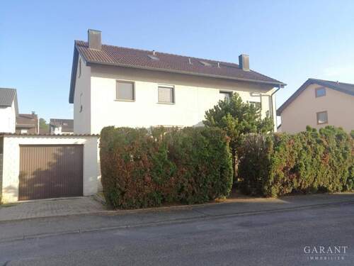 Außenansicht - * Solide Doppelhaushälfte mit großem Potenzial *