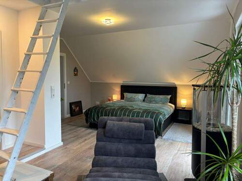 Schlafzimmer - 5 Zimmer Einfamilienhaus zum Kaufen in Wiesbaden