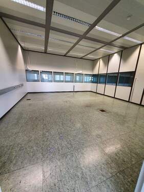 Flexibel unterteilbare Großraumbürofläche 3. OG - Büro in Augsburg zur Miete