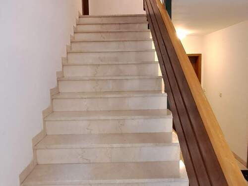 Treppenhaus - Etagenwohnung mit 72,00 m² in Eggenfelden zum Kaufen