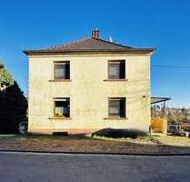 Gemütliches Einfamilienhaus mit viel Platz, Garten, Garagen und viel Potenzial für Ihre Wünsche - St. Wendel Niederlinxweiler