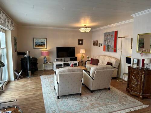 Wohn- und Esszimmer - 8 Zimmer Mehrfamilienhaus, Wohnhaus zum Kaufen in Burg (Dithmarschen)