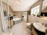 Duschbad mit Badewanne - 