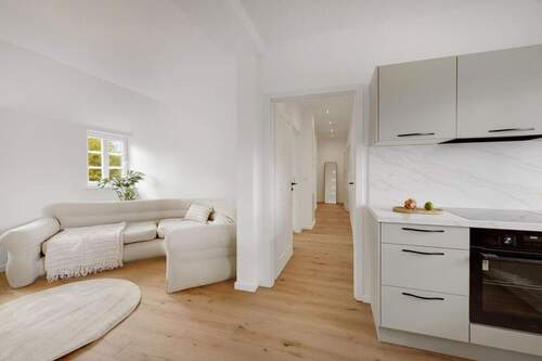 Blick in den Flur - Provisionsfrei: Modernes Dachgeschoss im historischen Ambiente'