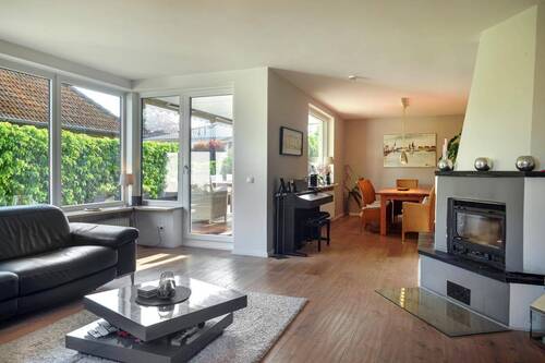 Wohnzimmer - 6 Zimmer Einfamilienhaus zum Kaufen in Hamburg