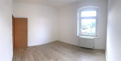 Helles leeres Zimmer - 