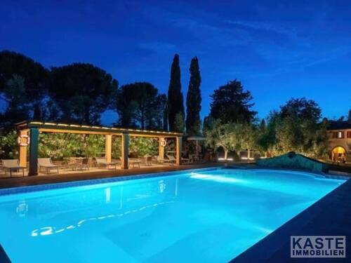 Pool - Mehrfamilienhaus, Wohnhaus mit 600,00 m&sup2; in Montelopio zum Kaufen