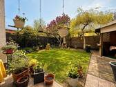 Privater Garten _optimiert mit KI - 4 Zimmer Einfamilienhaus zum Kaufen in Dresden