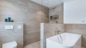 Haushälfte rechts DG Badezimmer Dusche Wanne - 