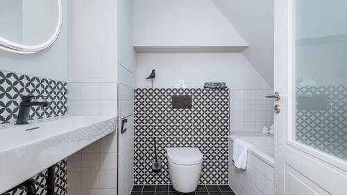Haushälfte rechts SB Badezimmer - 