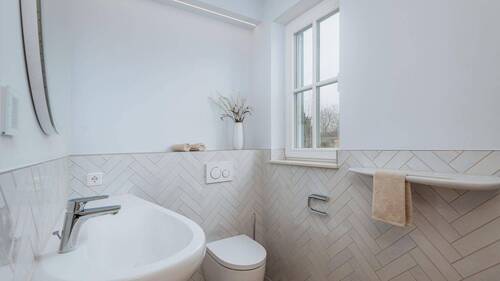 Haushälfte rechts EG Badezimmer - 