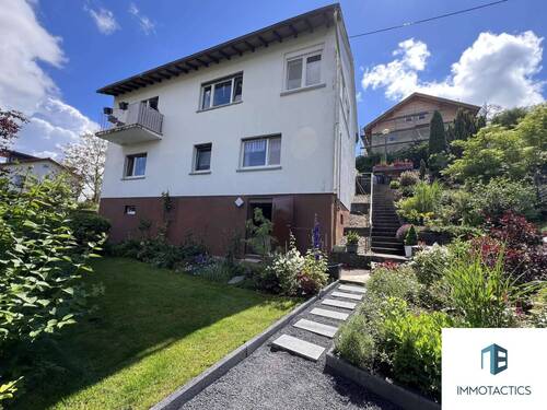 Seitlicher Garten am Haus - 