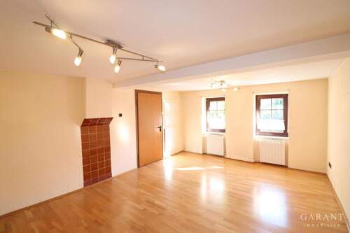 Großes helles Wohnzimmer - 