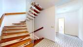 Treppenaufgang - 4 Zimmer Reihenmittelhaus zum Kaufen in Frankfurt am Main