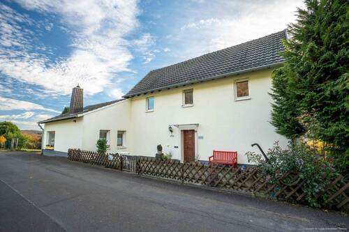 Titelbild - Traumgrundstück mit Weitblick - charmantes Einfamilienhaus im Pleiser Hügelland