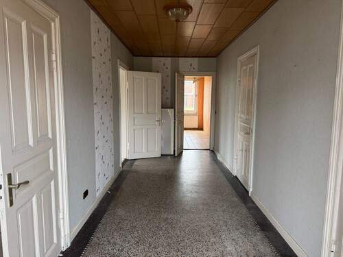 Flur - 5 Zimmer Mehrfamilienhaus, Wohnhaus zum Kaufen in Averlak
