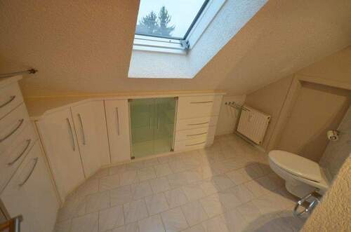 DG:Gäste-WC mit Badmöbel - 