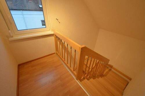 Zugang DG durch Treppenhaus - 