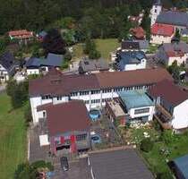 Großzügiges Wohnhaus mit Lagerhalle - Fichtelberg