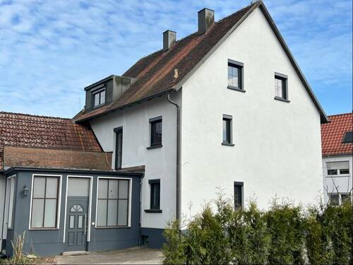 Ansicht Nordwesten - Modernes Ein- bis Zweifamilienhaus mit Anbau und großem Grundstück