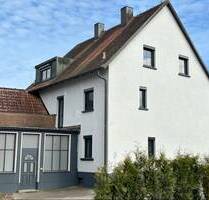 Modernes Ein- bis Zweifamilienhaus mit Anbau und großem Grundstück - Dürrwangen