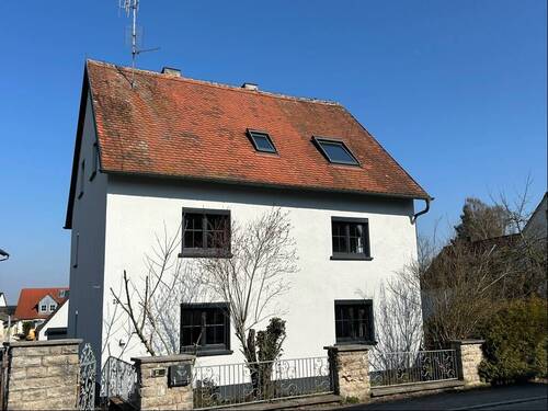 Ansicht Süd - 8 Zimmer Einfamilienhaus zum Kaufen in Dürrwangen