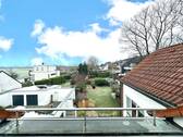 Balkon - Lichtdurchflutete, großzügige DG-Wohnung mit Gartenblick
