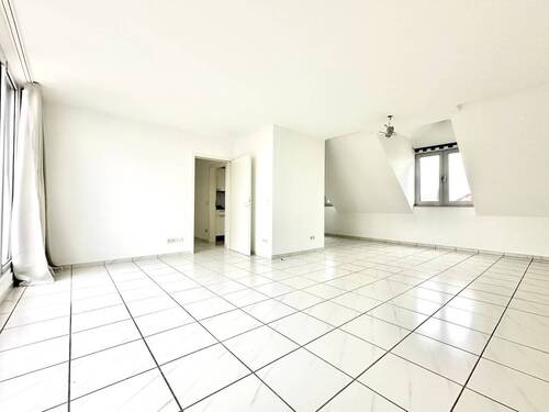 Wohnzimmer - Etagenwohnung mit 94,60 m&sup2; in Neuss zum Kaufen