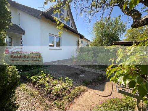 Seitenansicht Haus - Einfamilienhaus mit 181,00 m&sup2; in Durmersheim zum Kaufen