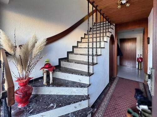 Eingangsbereich EG - 7 Zimmer Einfamilienhaus in Hechingen