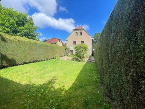 Garten und Südansicht des Hauses - 6 Zimmer Einfamilienhaus zum Kaufen in Dresden / Klotzsche