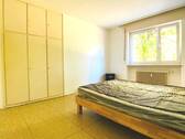 Schlafzimmer mit Einbauschränken - 