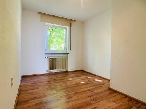 Zimmer nutzbar als Home-Office oder Kinderzimmer - 