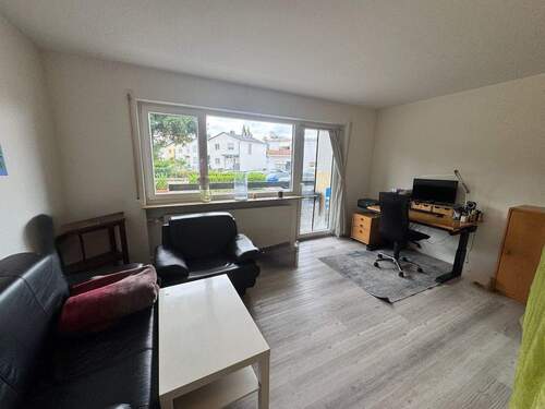 Wohnbereich mit Zugang zum balkon - Etagenwohnung mit 52,30 m² in Babenhausen zum Kaufen