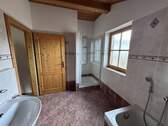 Bad m. Wanne und Dusche OG - 