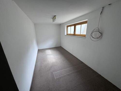 gr. Raum im UG m. Lichtfenster - 