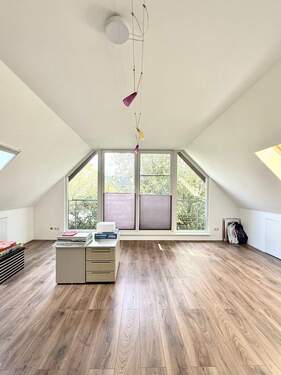 Masterschlafzimmer mit En-Suite-Bad - 4 Zimmer Einfamilienhaus in Blankenfelde-Mahlow