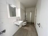 Bad 2 mit Walk-In-Dusche - 